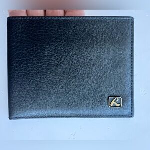 Men’s black bifold wallet